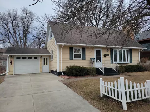 1130 Minnesota Ave, Detroit Lakes, MN 56501