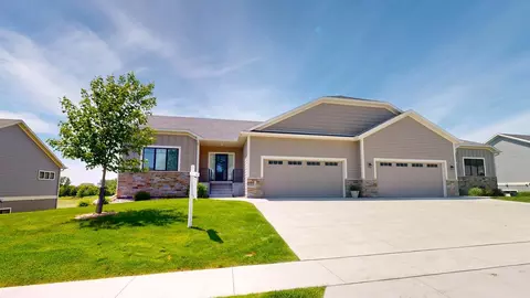 2484 Hadley Hills Dr NE, Rochester, MN 55906