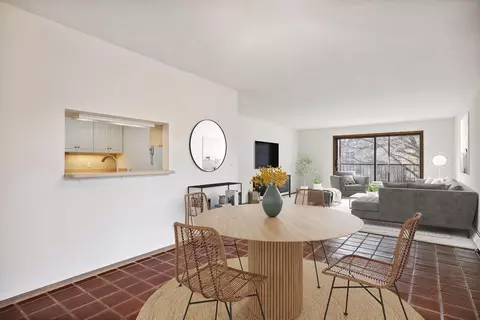 10451 Greenbrier Rd #121, Minnetonka, MN 55305