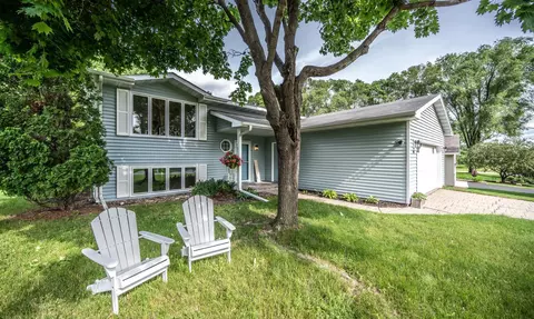 10112 Englewood Dr, Eden Prairie, MN 55347