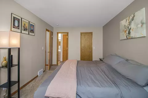 1633 Hickory Hill Dr, Eagan, MN 55122 photo 8
