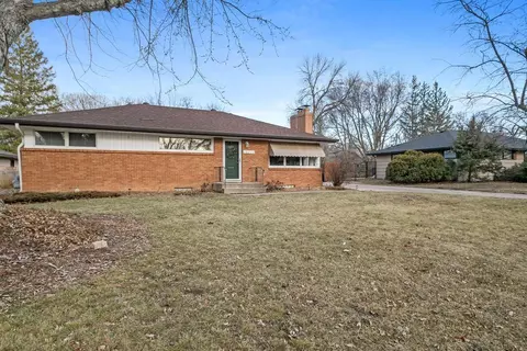 10213 York Ln, Bloomington, MN 55431