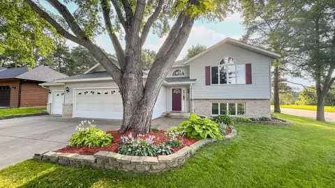 1892 E Highview Dr, Sauk Rapids, MN 56379