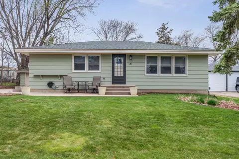 15 Farrell St N, Maplewood, MN 55119