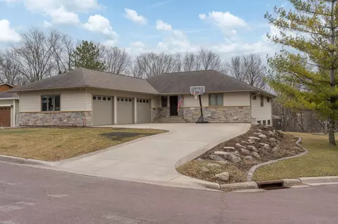 27 Ridgewood St, Mankato, MN 56001