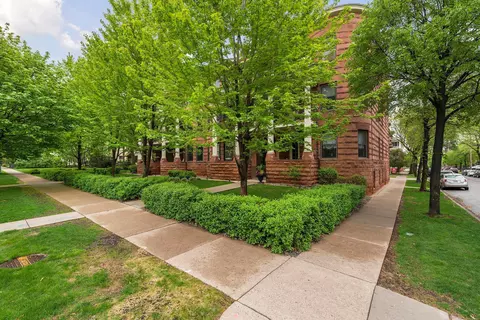 676 Summit Ave #102, Saint Paul, MN 55105