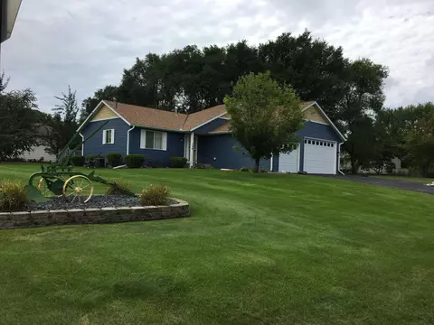 120 Green Briar Dr, Lino Lakes, MN 55014