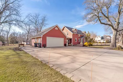 402 3rd Ave SE, Mapleton, MN 56065