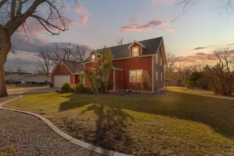 Exterior - 402 3rd Ave SE, Mapleton, MN 56065 photo 3 of 11