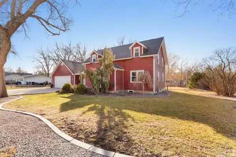 Exterior - 402 3rd Ave SE, Mapleton, MN 56065 photo 2 of 11