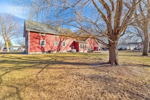 Exterior - 402 3rd Ave SE, Mapleton, MN 56065 photo 4 of 11