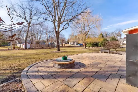 Exterior - 402 3rd Ave SE, Mapleton, MN 56065 photo 6 of 11
