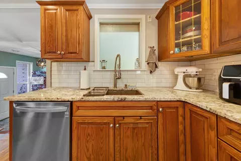 Kitchen - 402 3rd Ave SE, Mapleton, MN 56065 photo 4 of 6