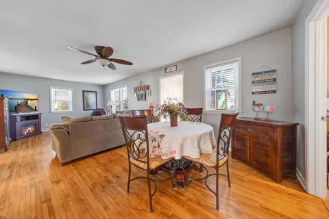 Dining - 402 3rd Ave SE, Mapleton, MN 56065 photo 2 of 3