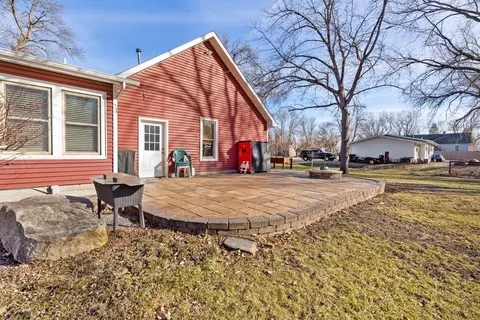 Exterior - 402 3rd Ave SE, Mapleton, MN 56065 photo 8 of 11