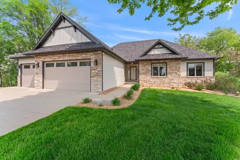 2463 Rosewood Ln SW, Rochester, MN 55902
