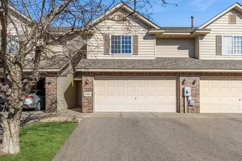 6486 Lower 35th St N, Oakdale, MN 55128