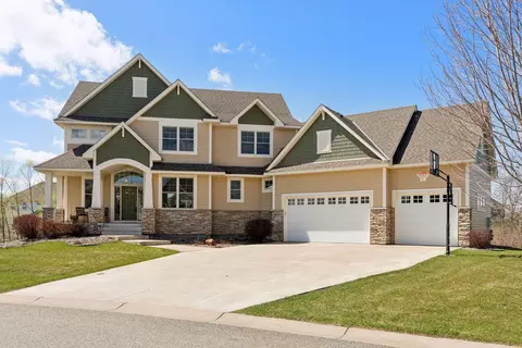 18 Crescent Ln, North Oaks, MN 55127