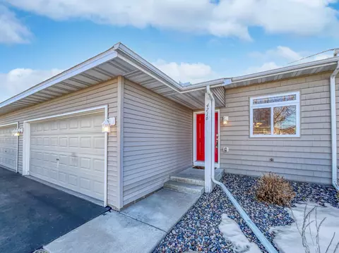4216 Jarmann Ln, Shakopee, MN 55379