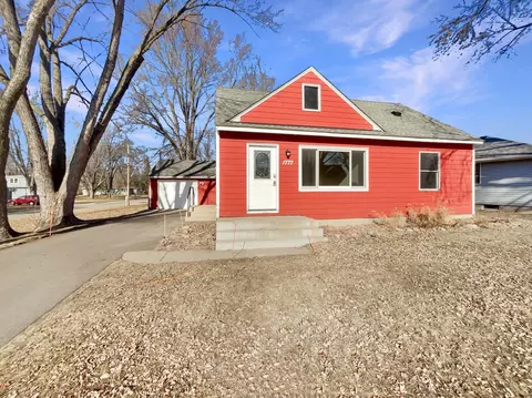 1777 Hillview Rd, Shoreview, MN 55126