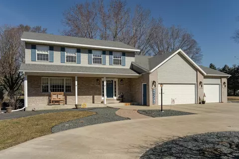 1521 Ridge Dr NE, Rochester, MN 55906