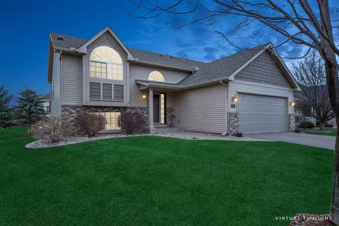 2479 Thrush St, Shakopee, MN 55379