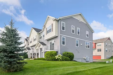 1980 Commonwealth Blvd #4, Chanhassen, MN 55317