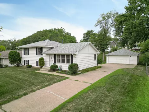 8918 York Rd S, Bloomington, MN 55431