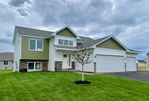37532 Greenwich Ct, North Branch, MN 55056