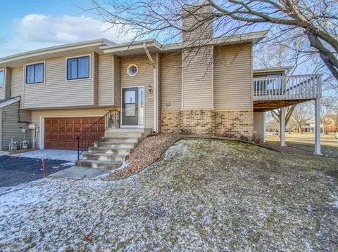 3385 Juliet Dr, Woodbury, MN 55125