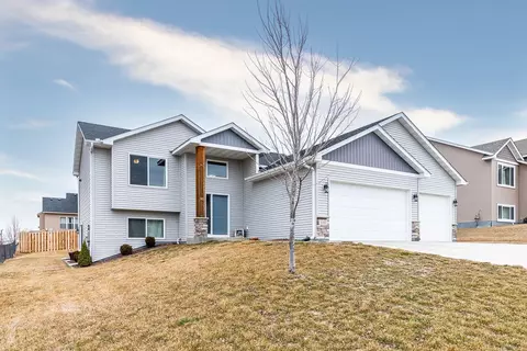 1107 Tikalsky St SE, New Prague, MN 56071
