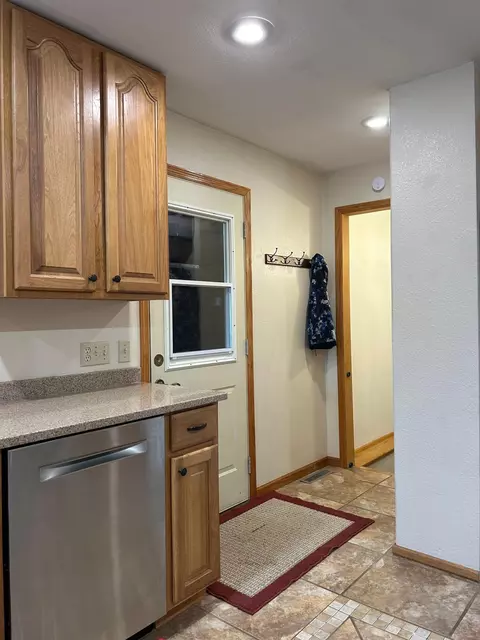 Kitchen - 105 1st Ave SE, Plainview, MN 55964 photo 4 of 4