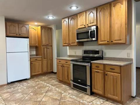 Kitchen - 105 1st Ave SE, Plainview, MN 55964 photo 2 of 4