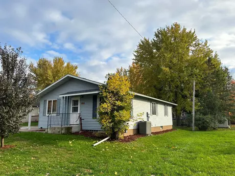 Exterior - 105 1st Ave SE, Plainview, MN 55964 photo 7 of 9