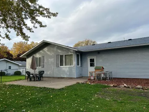 Exterior - 105 1st Ave SE, Plainview, MN 55964 photo 6 of 9