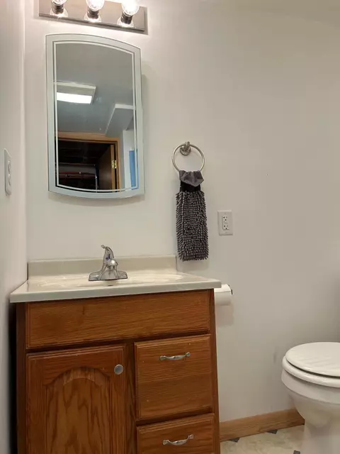Bath - 105 1st Ave SE, Plainview, MN 55964 photo 4 of 5