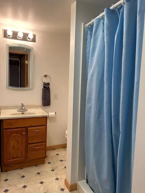 Bath - 105 1st Ave SE, Plainview, MN 55964 photo 5 of 5