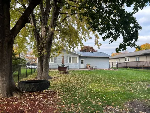 Exterior - 105 1st Ave SE, Plainview, MN 55964 photo 5 of 9
