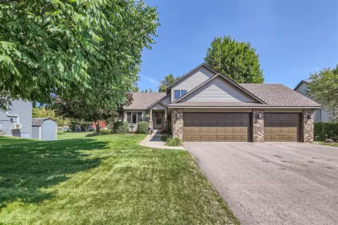 7812 20th St N, Oakdale, MN 55128