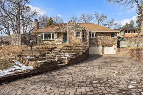 2299 Edgcumbe Rd, Saint Paul, MN 55116