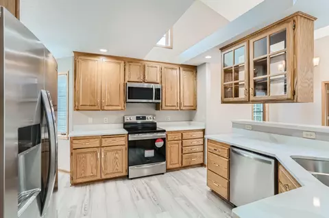 Kitchen - 1900 Ridgecrest Cir, Eagan, MN 55122 photo 2 of 3
