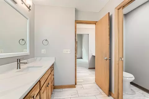 Bath - 1900 Ridgecrest Cir, Eagan, MN 55122 photo 3 of 7