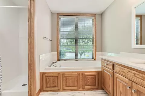 Bath - 1900 Ridgecrest Cir, Eagan, MN 55122 photo 2 of 7