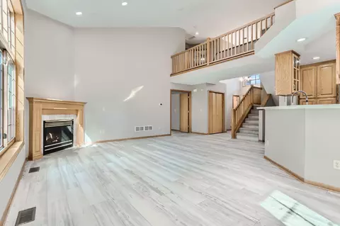 1900 Ridgecrest Cir, Eagan, MN 55122