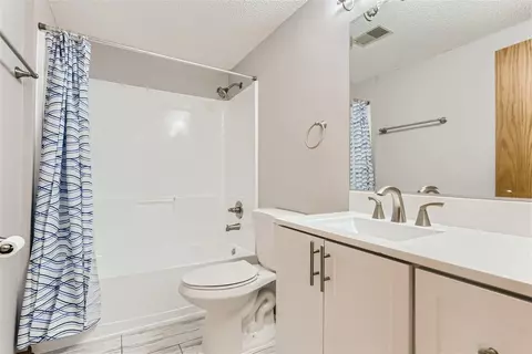 Bath - 1900 Ridgecrest Cir, Eagan, MN 55122 photo 7 of 7