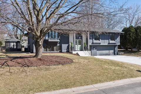 5917 Killarney Ln S, Edina, MN 55436
