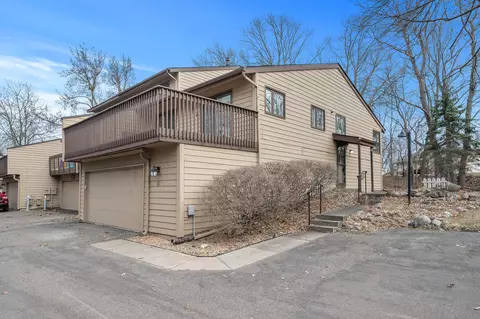 118 W Eagle Lake Dr, Maple Grove, MN 55369