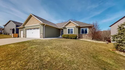 5023 Scenic View Dr SW, Rochester, MN 55902