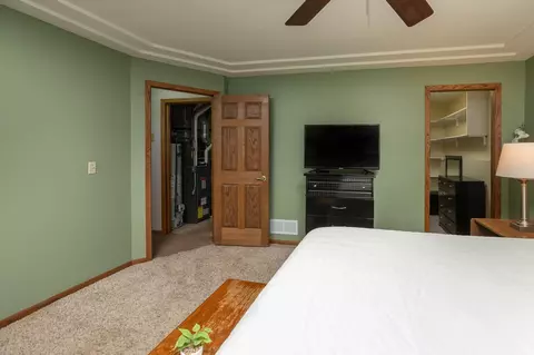 Bedroom - 335 1st St NE, Plainview, MN 55964 photo 4 of 4