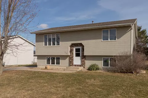 335 1st St NE, Plainview, MN 55964